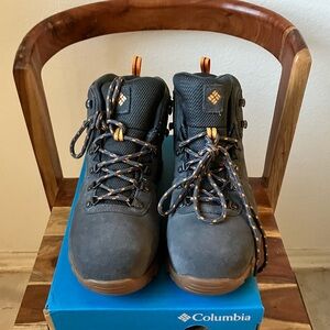 COLUMBIA NEWTON RIDGE PLUSII SUEDE Men’s Suede Waterproof Hiking Boot NEW/UNUSED